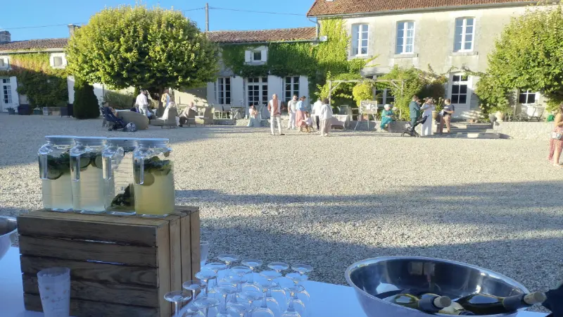 logis-du-paradis-criteuil-la-magdeleine-wedding-venue-barbezieux-saint-hilaire-logis-blanche/$a[1];?>